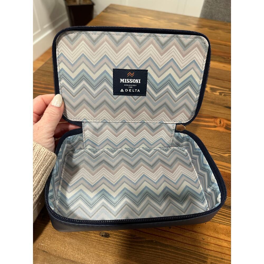 Delta One x Missoni Amenity Kit - Picture 2 of 3